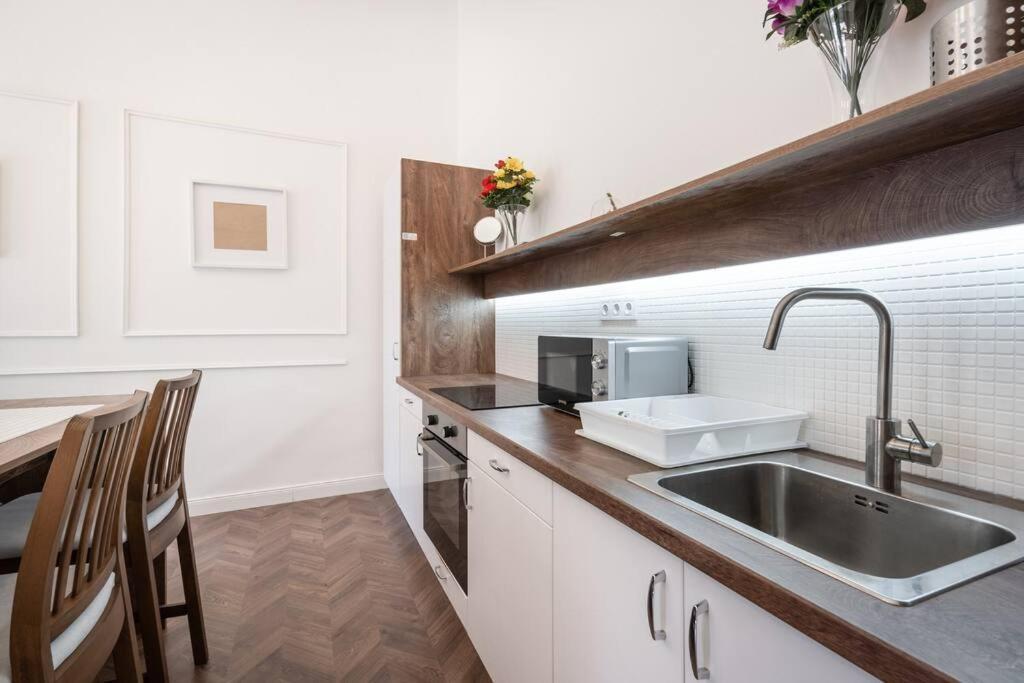 Stylish Apartment In The City Center Budapest Exterior foto
