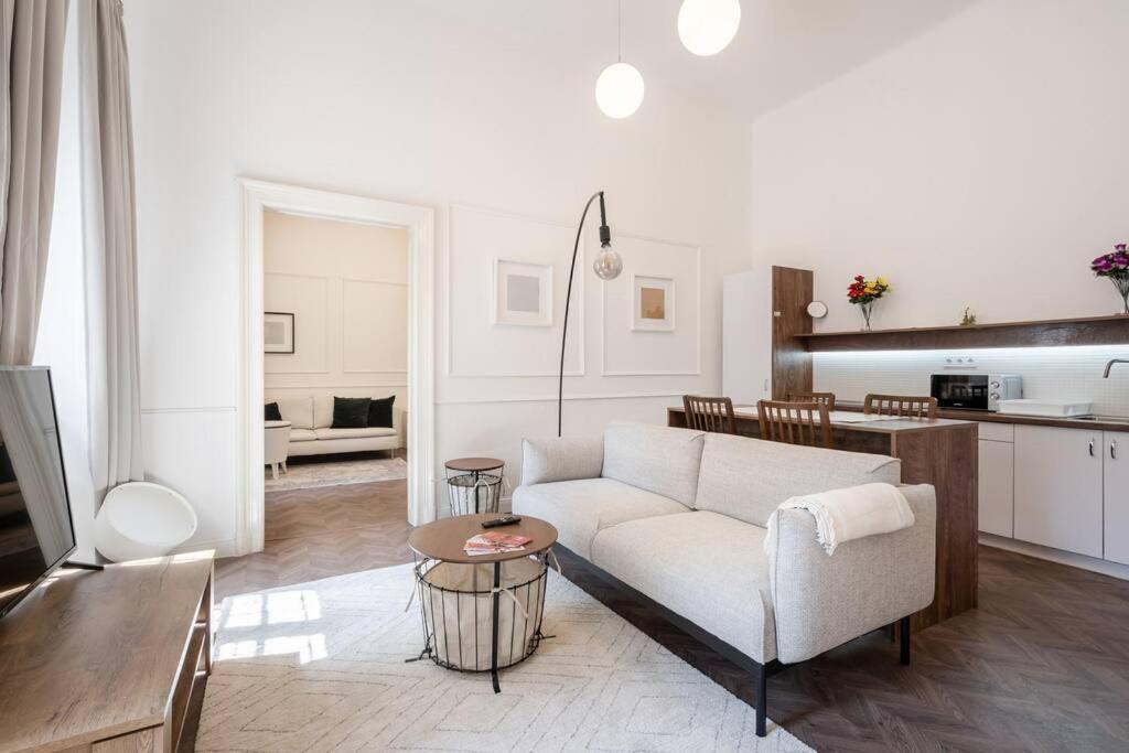 Stylish Apartment In The City Center Budapest Exterior foto