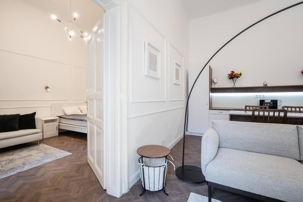 Stylish Apartment In The City Center Budapest Exterior foto